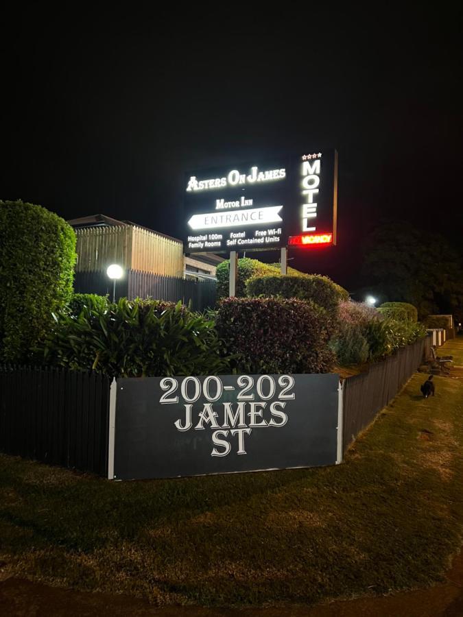 Asters On James Motor Inn Toowoomba Esterno foto